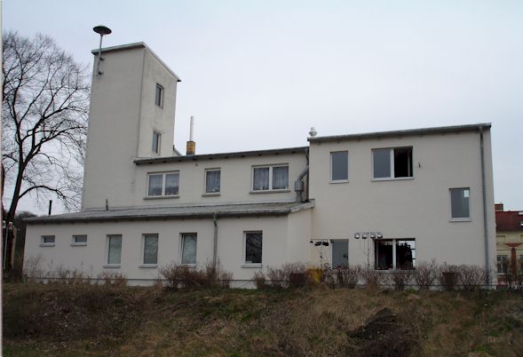 Ger&auml;tehaus der FF Bornim vom Feld aus gesehen